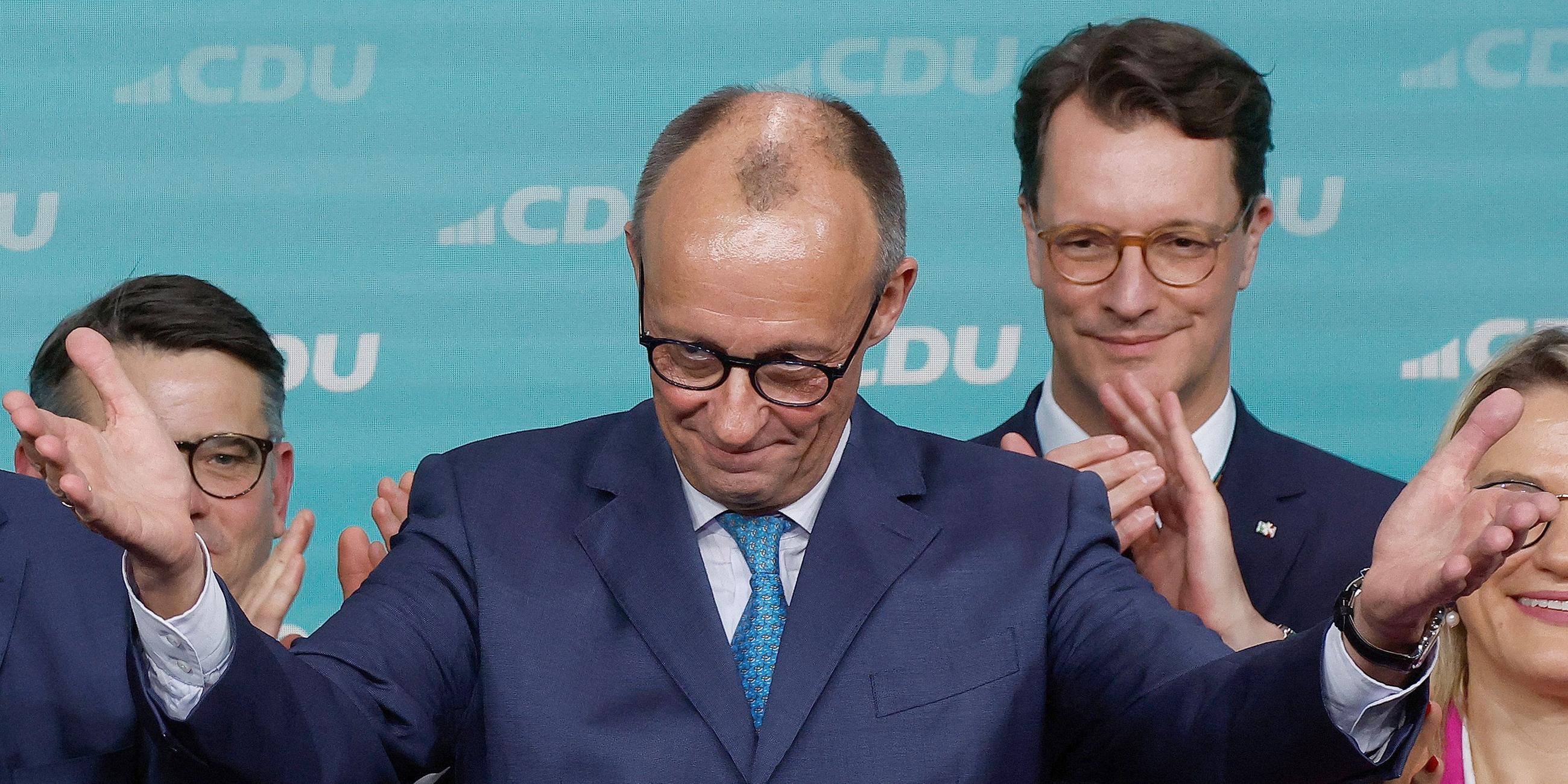 Friedrich Merz reagiert auf die ersten Wahlergebnisse der Bundestagswahl am Wahlabend in Berlin