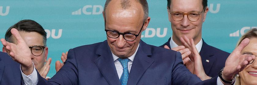 Friedrich Merz reagiert auf die ersten Wahlergebnisse der Bundestagswahl am Wahlabend in Berlin