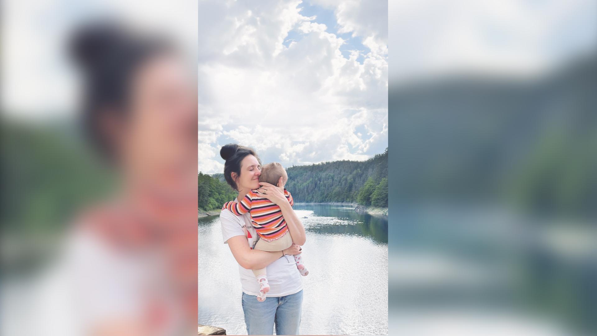 Julia mit Amalia Dettmer