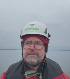 Greenpeace-Aktivist und Meeresbiologe Thilo Maack ist zu sehen.