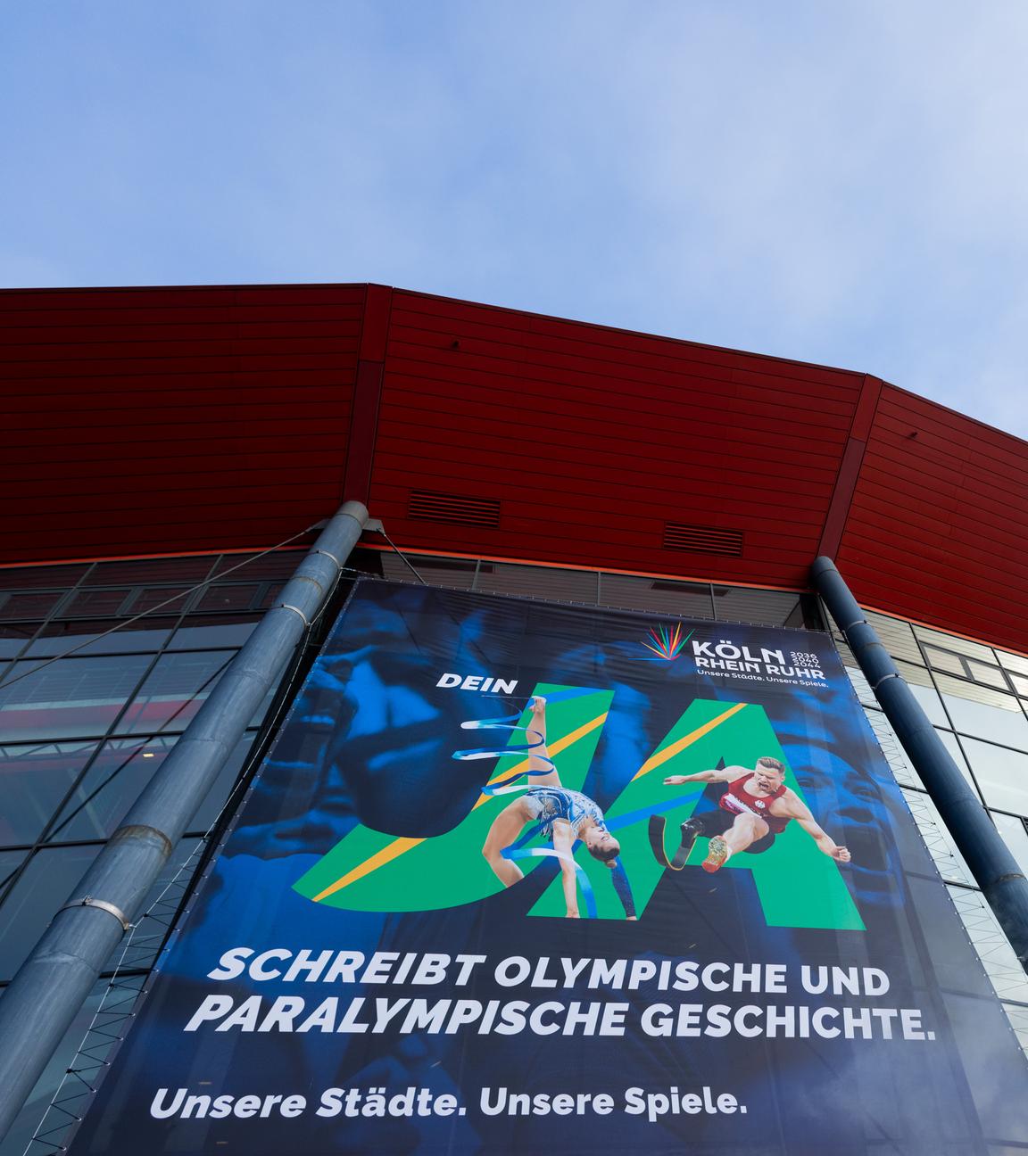 Nordrhein-Westfalen: Köln: Ein Plakat wirbt für die Bewerbung der Rhein-Ruhr-Region bei Olympia.