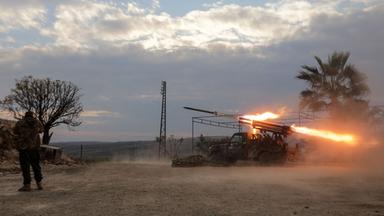 Aufständische Truppen bei Hama schießen Rakete auf Regierungsstellungen