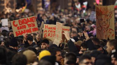 Bulgarien: Die Menschen nehmen an einem Protest gegen Sparmaßnahmen im Haushaltsentwurf des nächsten Jahres in Sofia teil