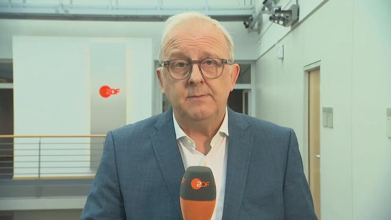 ZDF-Moderator Frank Bethmann erklärt, weie sich Schulden auf Bund und Verbraucher auswirken