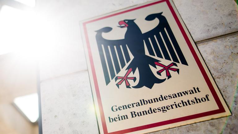 "Generalbundesanwalt beim Bundesgerichtshof" steht auf einem Schild am Eingang zum Gebäude der Bundesanwaltschaft.