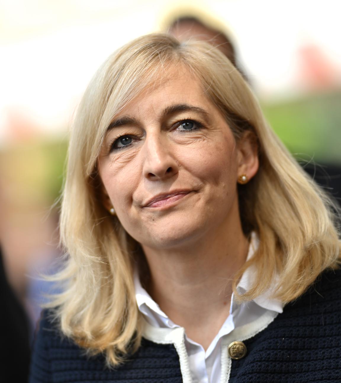 16.07.2025, Niedersachsen, Braunschweig: Nina Warken (CDU), Bundesgesundheitsministerin, bei einem Besuch im Städtischen Klinikum Braunschweig. Thema des Besuches ist vor allem die Krankenhausreform des Bundes. Foto: Julian Stratenschulte/dpa +++ dpa-Bildfunk +++