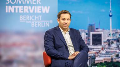 Bundesfinanzminister Lars Klingbeil im Sommer Interview im Bericht aus Berlin des ARD-Hauptstadtstudios.