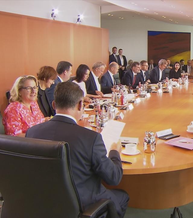 Das Bundeskabinett tagt.