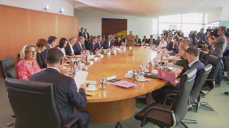 Das Bundeskabinett tagt.