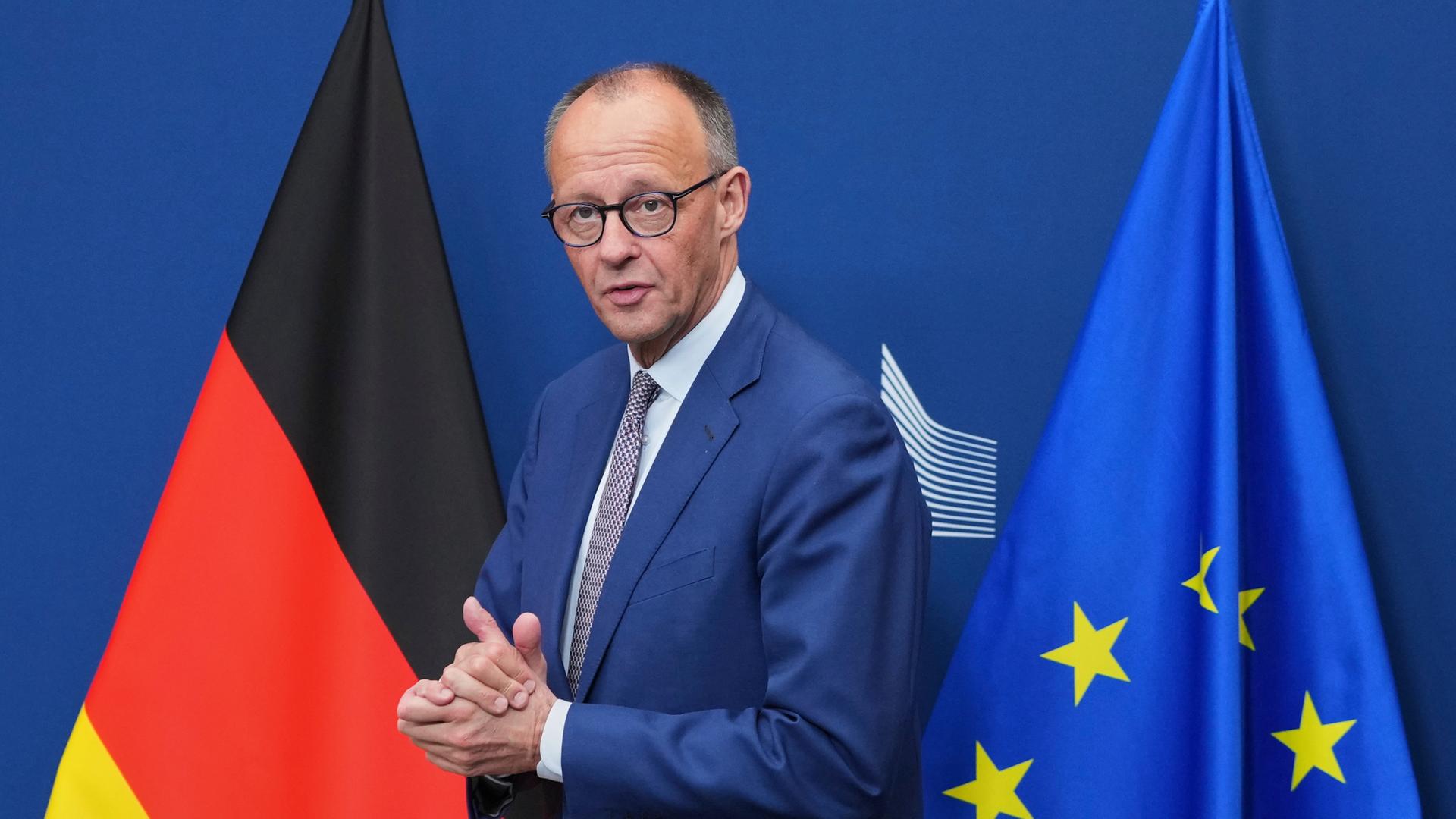 Der deutsche Bundeskanzler Friedrich Merz (CDU) trifft zu einem Treffen mit der Präsidentin der Europäischen Kommission Von der Leyen am Sitz der EU in Brüssel ein.