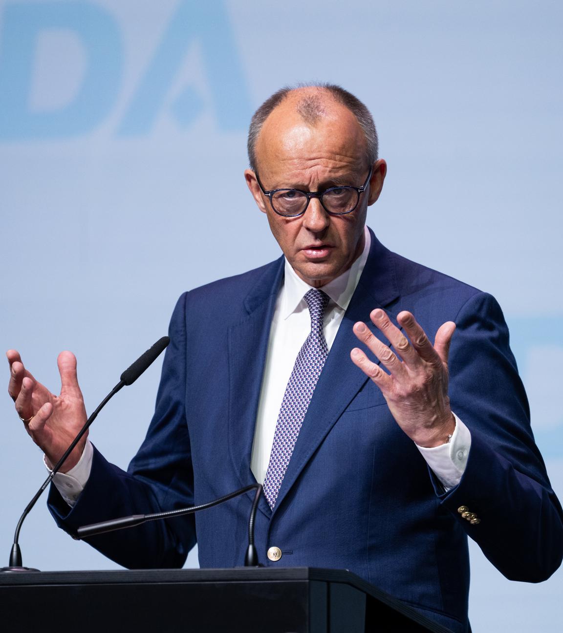 Hessen, Marburg: Bundeskanzler Friedrich Merz (CDU), spricht auf der 41. Bundestagung der Christlich- Demokratischen Arbeitnehmerschaft (CDA).