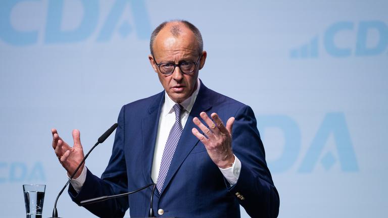 Hessen, Marburg: Bundeskanzler Friedrich Merz (CDU), spricht auf der 41. Bundestagung der Christlich- Demokratischen Arbeitnehmerschaft (CDA).