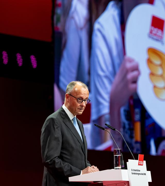 Berlin, DGB Bundeskongress: Bundeskanzler Friedrich Merz hält eine Rede