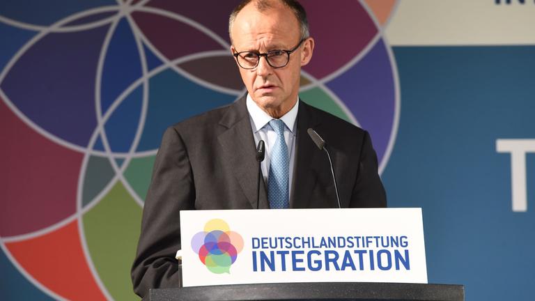 Bundeskanzler Merz bei der Verleihung des Talisman-Awards Deutschlandstfitung Integration