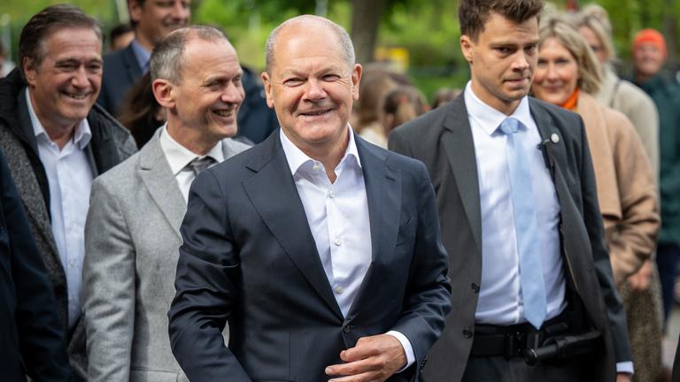 Bundeskanzler Olaf Scholz besucht Humboldt-Gymnasium Eichwalde