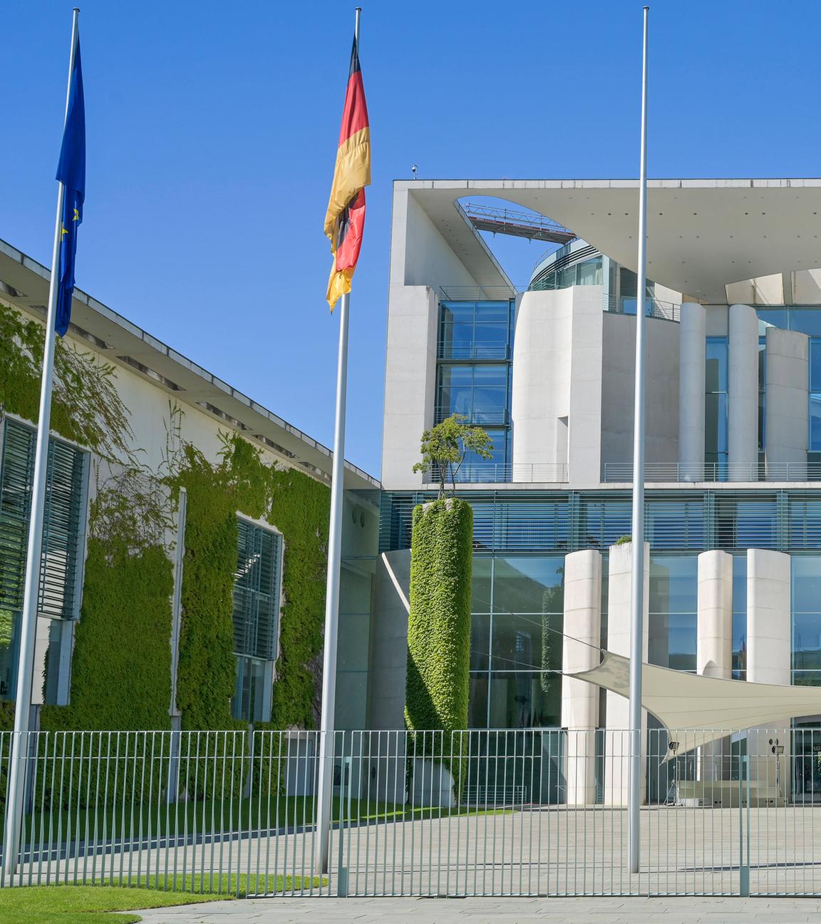 Fontänen plätschern vor dem Bundeskanzleramt, aufgenommen am 21.05.2025