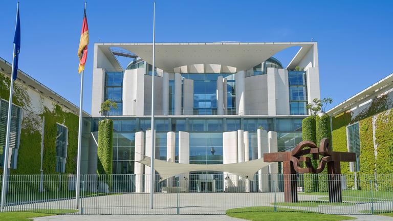 Fontänen plätschern vor dem Bundeskanzleramt, aufgenommen am 21.05.2025