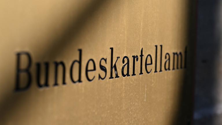 Metall-Schild mit Gravur "Bundeskartellamt"