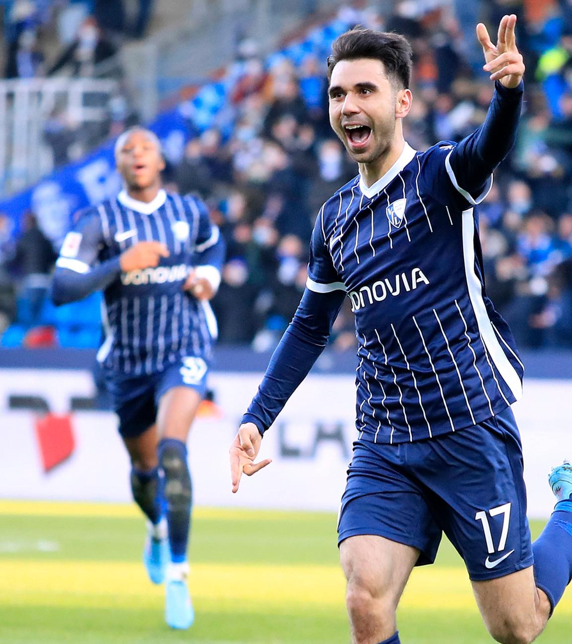 Geritt Holtmann jubelt nach seinem Tor zum 4 : 1 gegen den FC Bayern München am 12.02.2022 in Bochum.