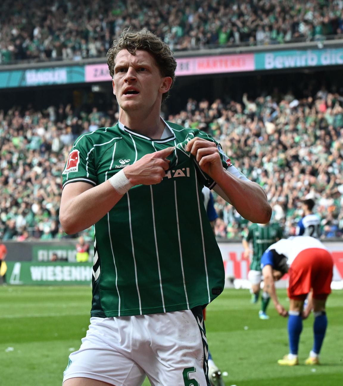 Jens Stage (Werder Bremen) jubelt über sein Tor zum 1:0 am 18.04.2026 in Bremen. 