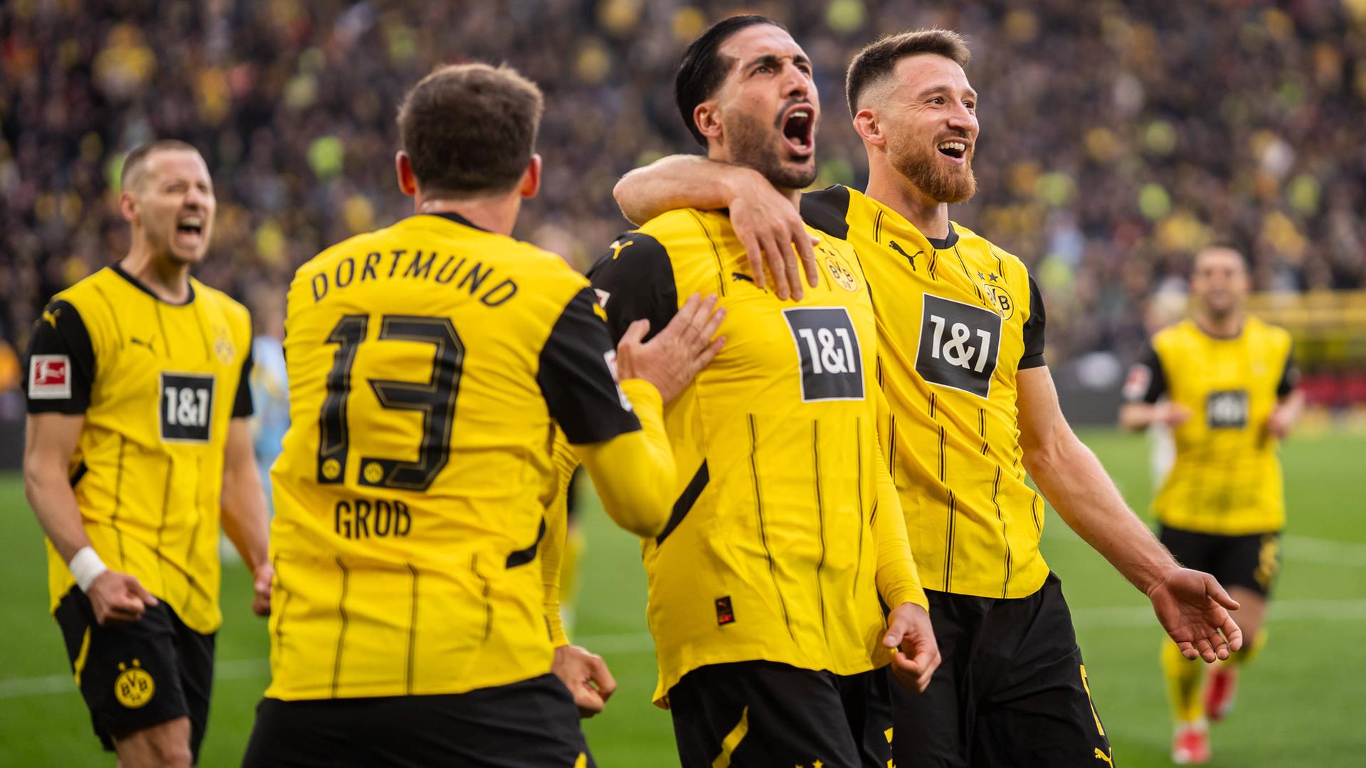 Dortmunds Emre Can jubelt mit seiner Mannschaft nach seinem Tor zum 2:0 gegen Mainz 05.