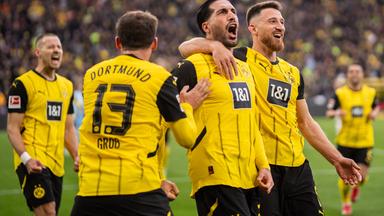 Dortmunds Emre Can jubelt mit seiner Mannschaft nach seinem Tor zum 2:0 gegen Mainz 05.