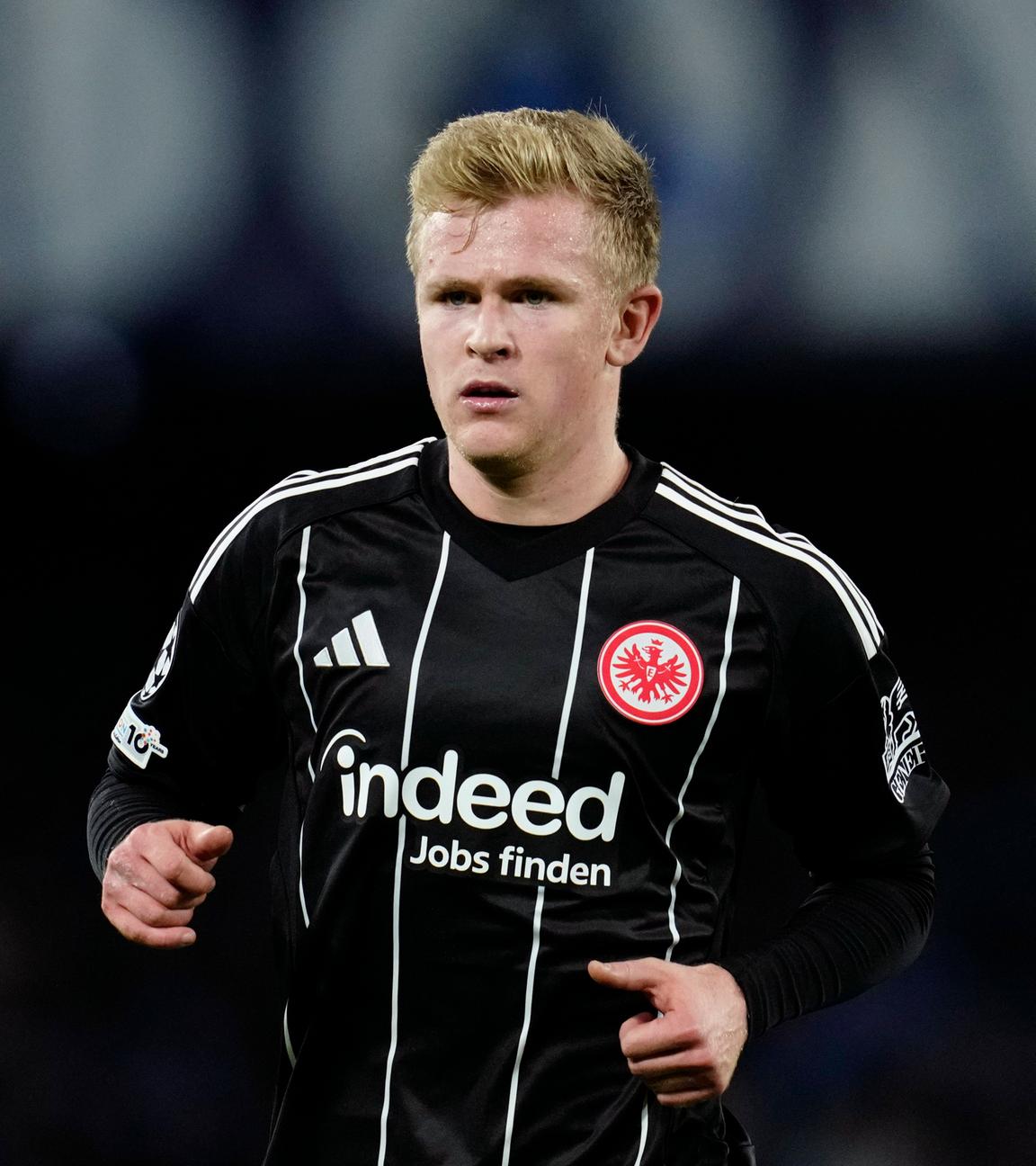 Frankfurts Jonathan Burkhardt in Aktion auf dem Spielfeld.