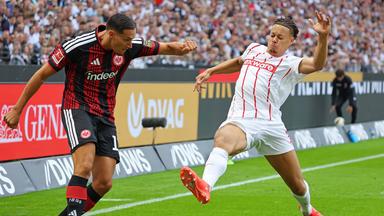 Younes Ebnoutalib (Frankfurt) gegen Derry Scherhant (SCF) im Zweikampf am 19.09.2026 in Frankfurt. 