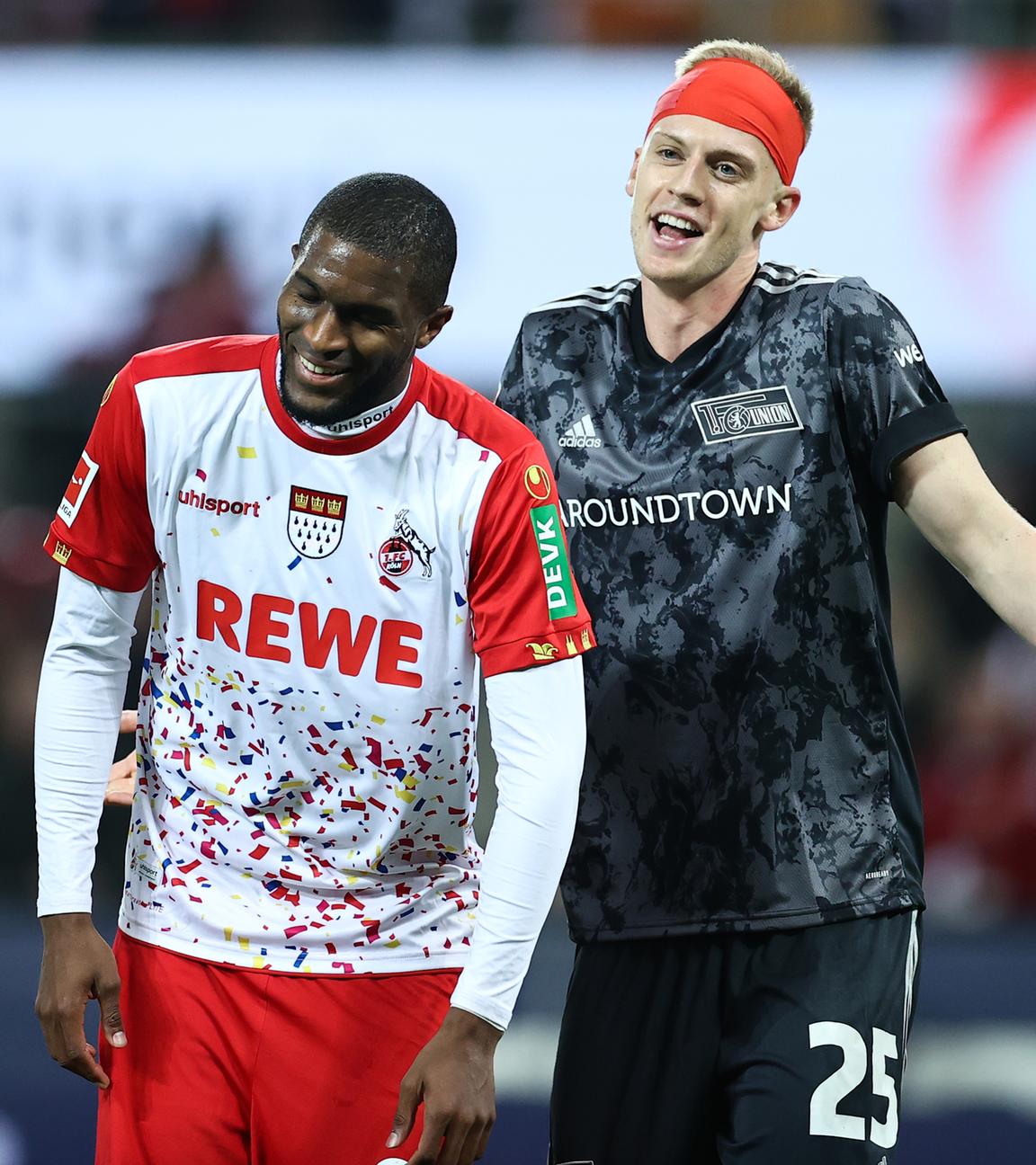 1. FC Köln - 1. FC Union Berlin, 11. Spieltag im RheinEnergieStadion. Kölns Anthony Modeste (l) und Berlins Timo Baumgartl reagieren nach einer Kollision.