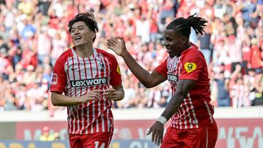 Jubel zum Tor zum 3:0 durch Yuito Suzuki (SC Freiburg, 14) mit Cyriaque Irie (SC Freiburg, 22) am 30.08.2026 in Freiburg. 