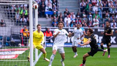Maurice Krattenmacher (SV 07 Elversberg) trifft vor seinem Anschlusstreffer zum 3:2 die Unterkante der Latte am 05.09.2026 in Mönchengladbach. 