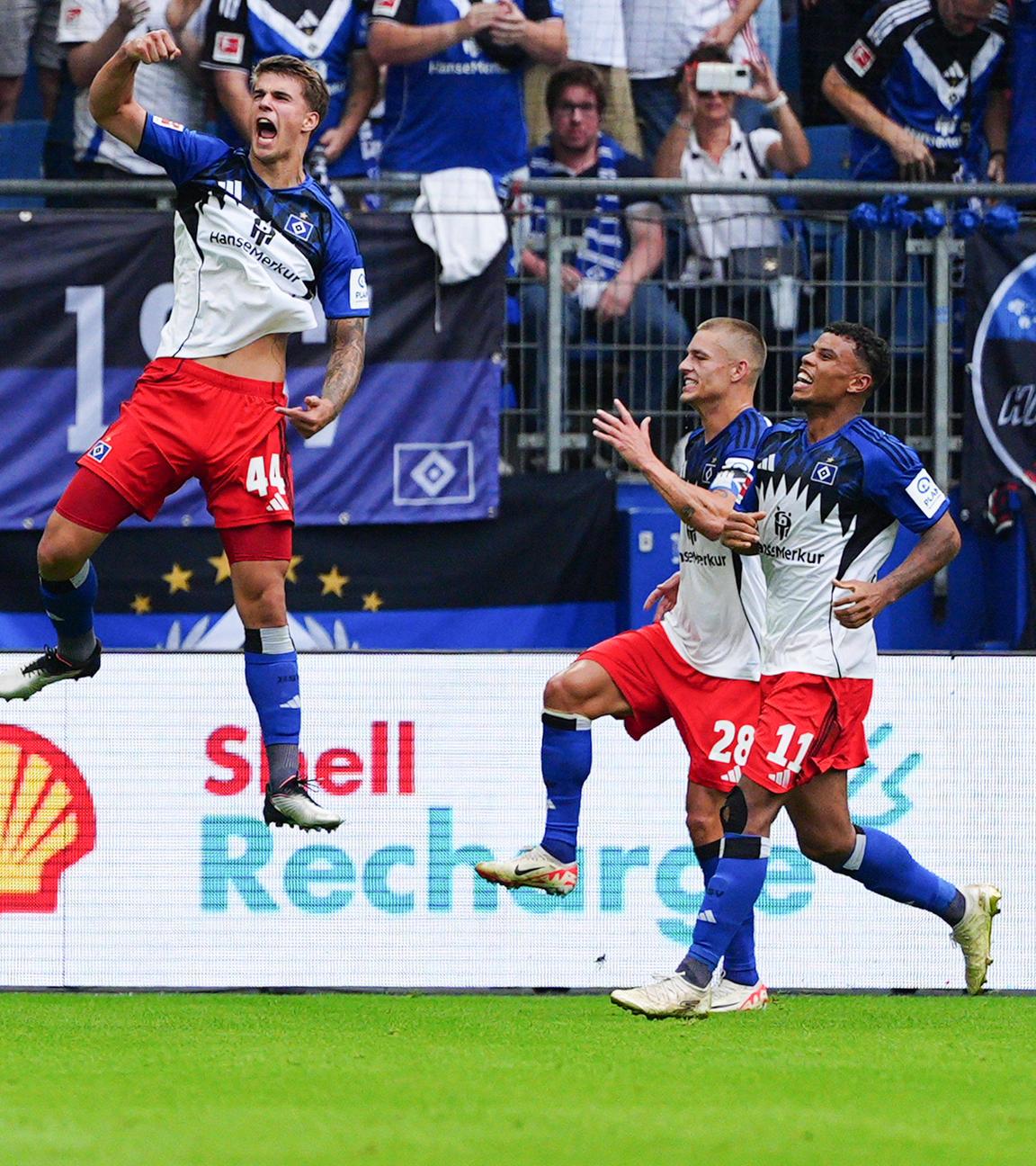 Luka Vuskovic vom HSV jubelt nach seinem Tor zum 1:0 gegen Heidenheim.