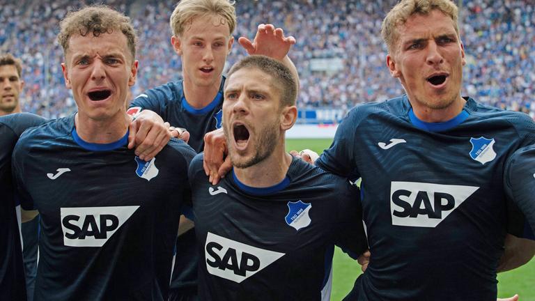 Andrej Kramaric (TSG 1899 Hoffenheim) jubelt nach seinem Tor zum 2:1 am 18.04.2026 in Dortmund. 