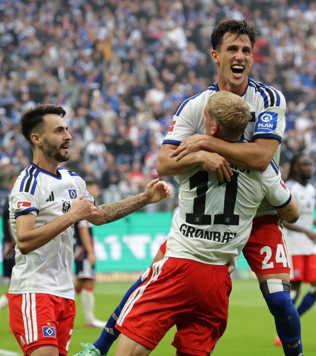 Der HSV feiert das 1:0 durch Nicolas Capaldo (Hamburger SV, 24) am 19.09.2026 in Hamburg.