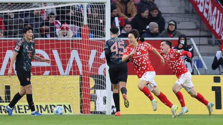 Lee Jae-Sung vom 1. FSV Mainz 05 jubelt nach seinem Tor zum 1:0 gegen den FC Bayern München.