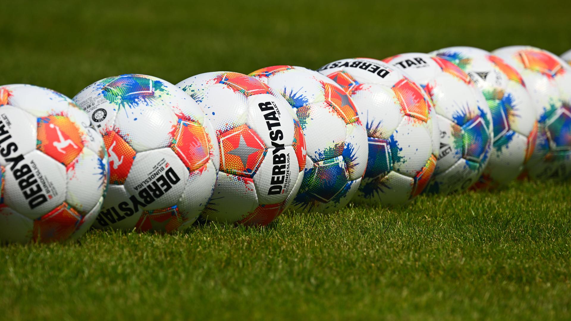 So sehen die neuen Bälle der Bundesliga-Saison 2025/26 aus.