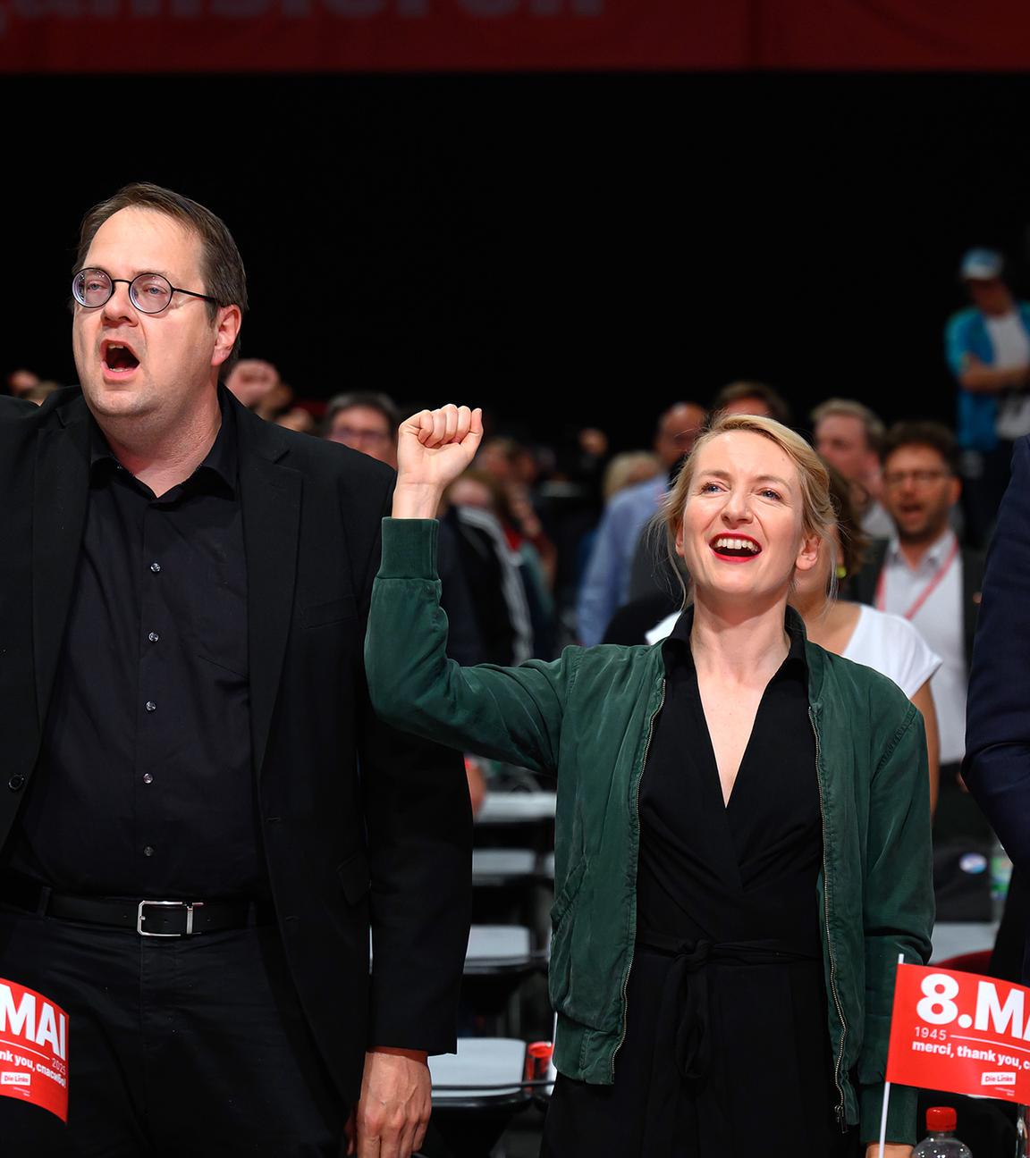 Sören Pellmann (l), Fraktionsvorsitzender Die Linke im Bundestag, Ines Schwerdtner, Parteivorsitzende Die Linke, und Jan van Aken, Parteivorsitzender Die Linke
