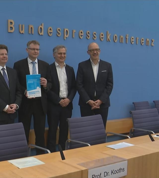 Bundespressekonferenz zur Konjunkturprognose für 2024.