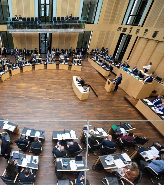 Berlin: Jan Redmann (CDU), Minister des Innern und für Kommunales und stellvertretender Ministerpräsident von Brandenburg, spricht bei einer Sitzung im Bundesrat.