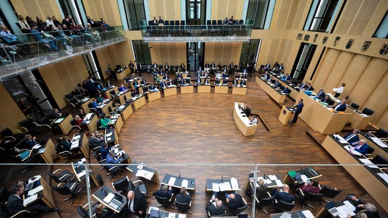 Berlin: Jan Redmann (CDU), Minister des Innern und für Kommunales und stellvertretender Ministerpräsident von Brandenburg, spricht bei einer Sitzung im Bundesrat.
