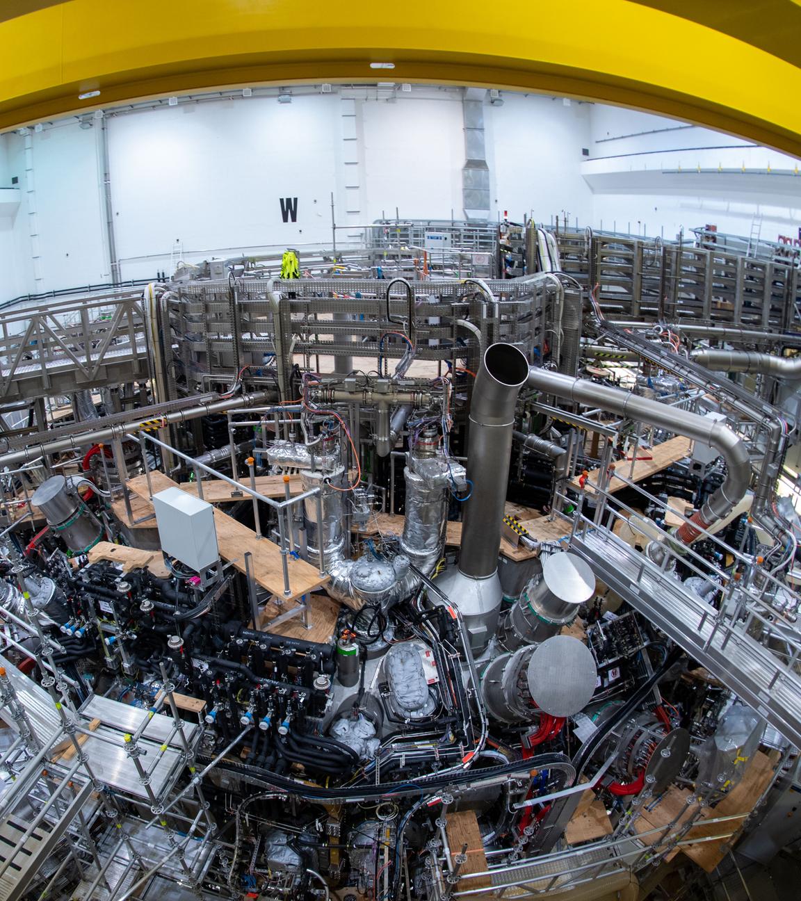 ein Plasmagefäß eines Kernfusionsexperiments ist zu sehen