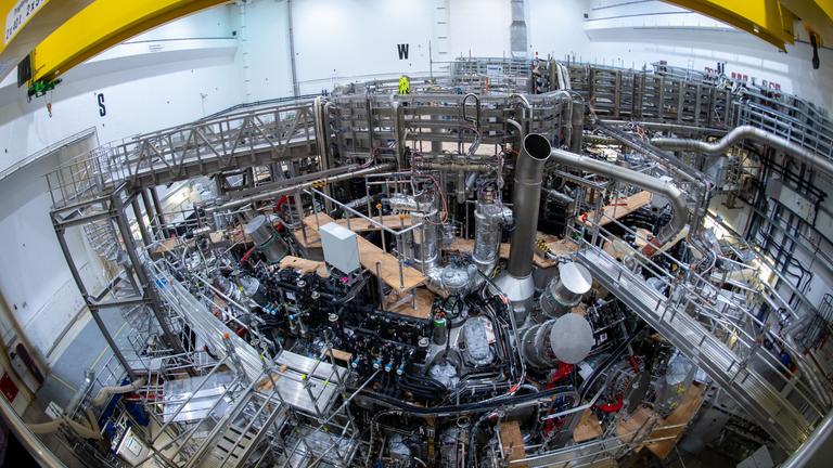 ein Plasmagefäß eines Kernfusionsexperiments ist zu sehen