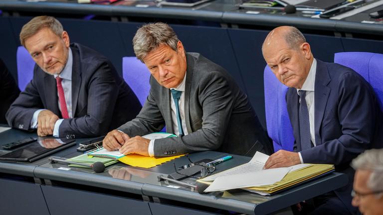Christian Lindner, Robert Habeck und Olaf Scholz am 06.06.2024 im Bundestag.