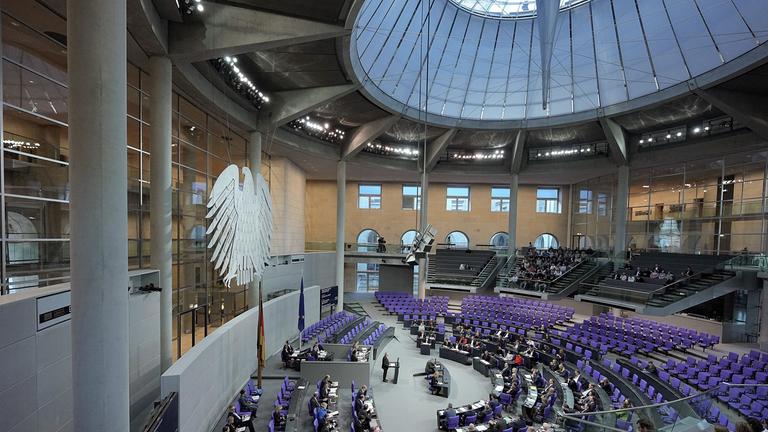 Blick in den Plenarsaal während der Debatte zum Bundeshaushalt im Bundestag.
