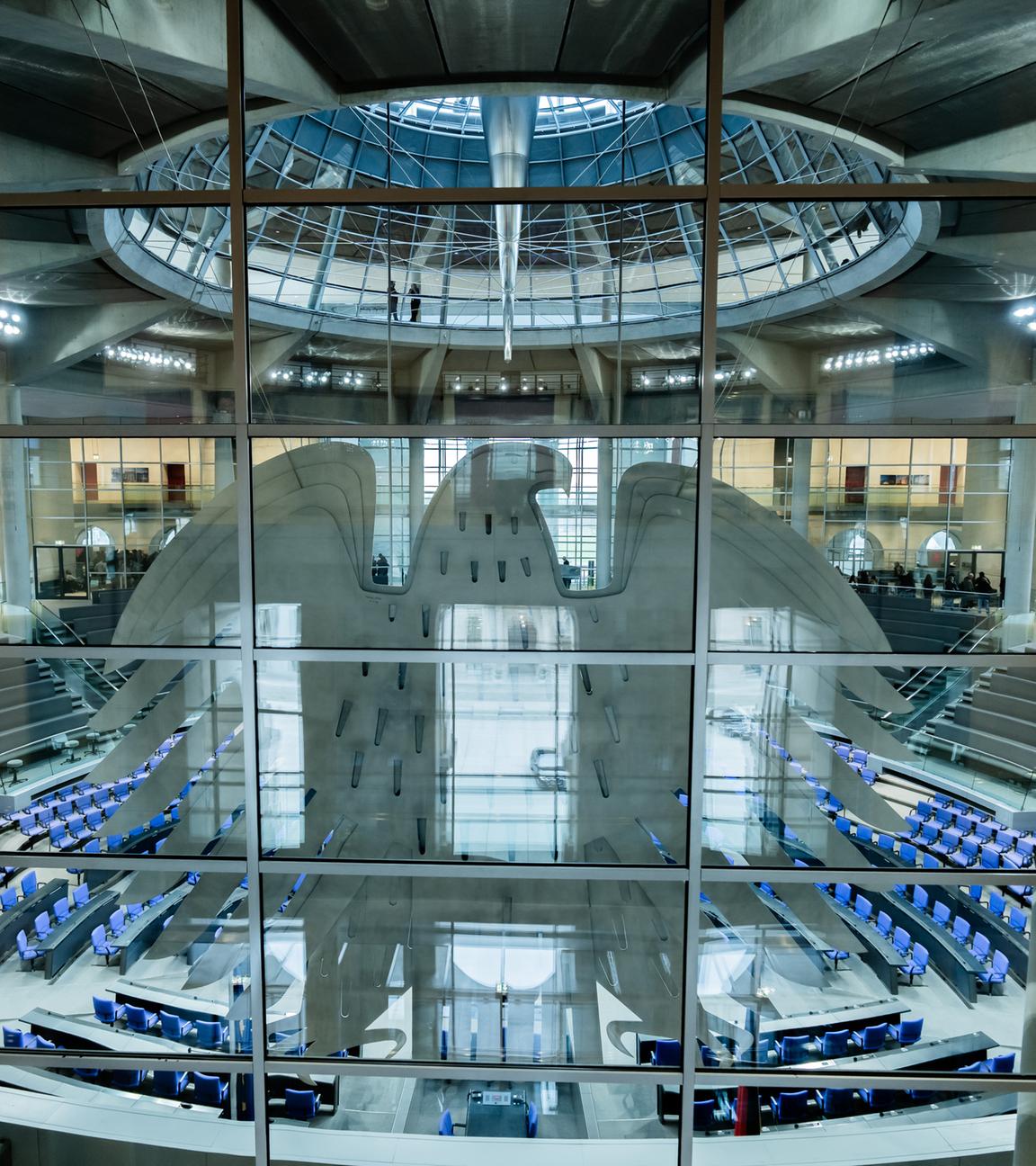 Symbolbild:  Blick in den Plenarsaal des Bundestags vor Beginn der Fraktionssitzung im Bundestag. 