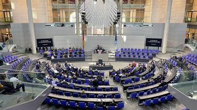 Blick ins Plenum zu Beginn der Bundestagssitzung