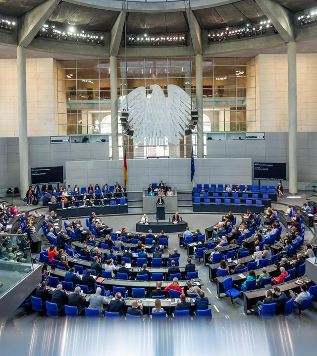 Die Parlamentarier debattieren im Bundestag in der letzten Sitzung vor der Sommerpause am 10.07.2026.