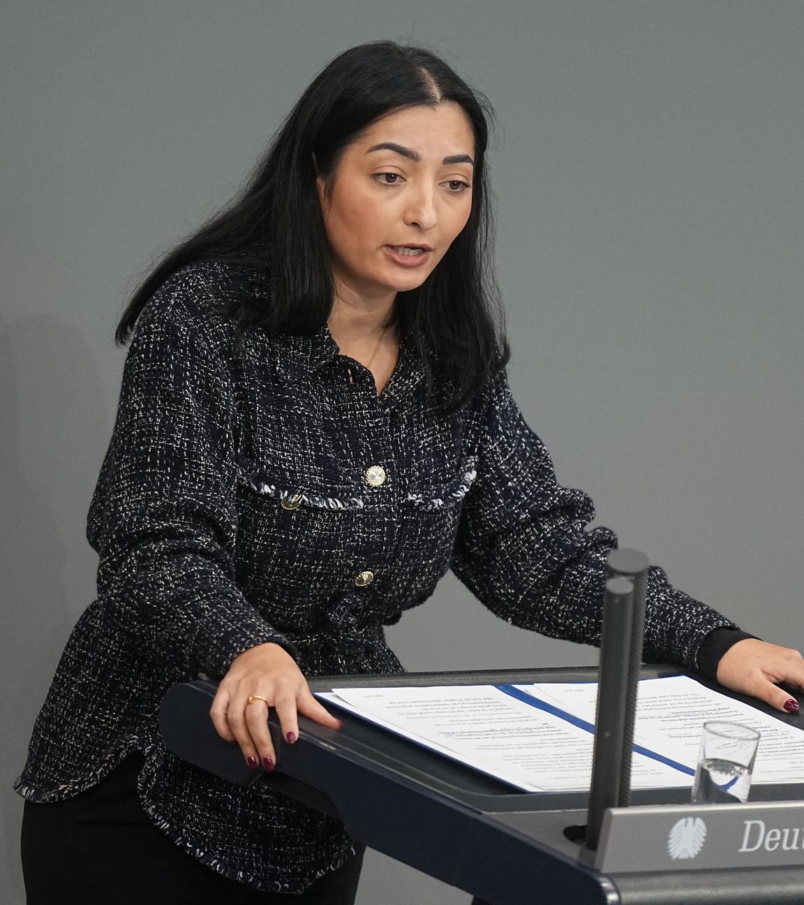 Reem Alabali Radovan (SPD), Bundesministerin für Wirtschaftliche Zusammenarbeit und Entwicklung, spricht in der Generaldebatte in der Haushaltswoche im Bundestag