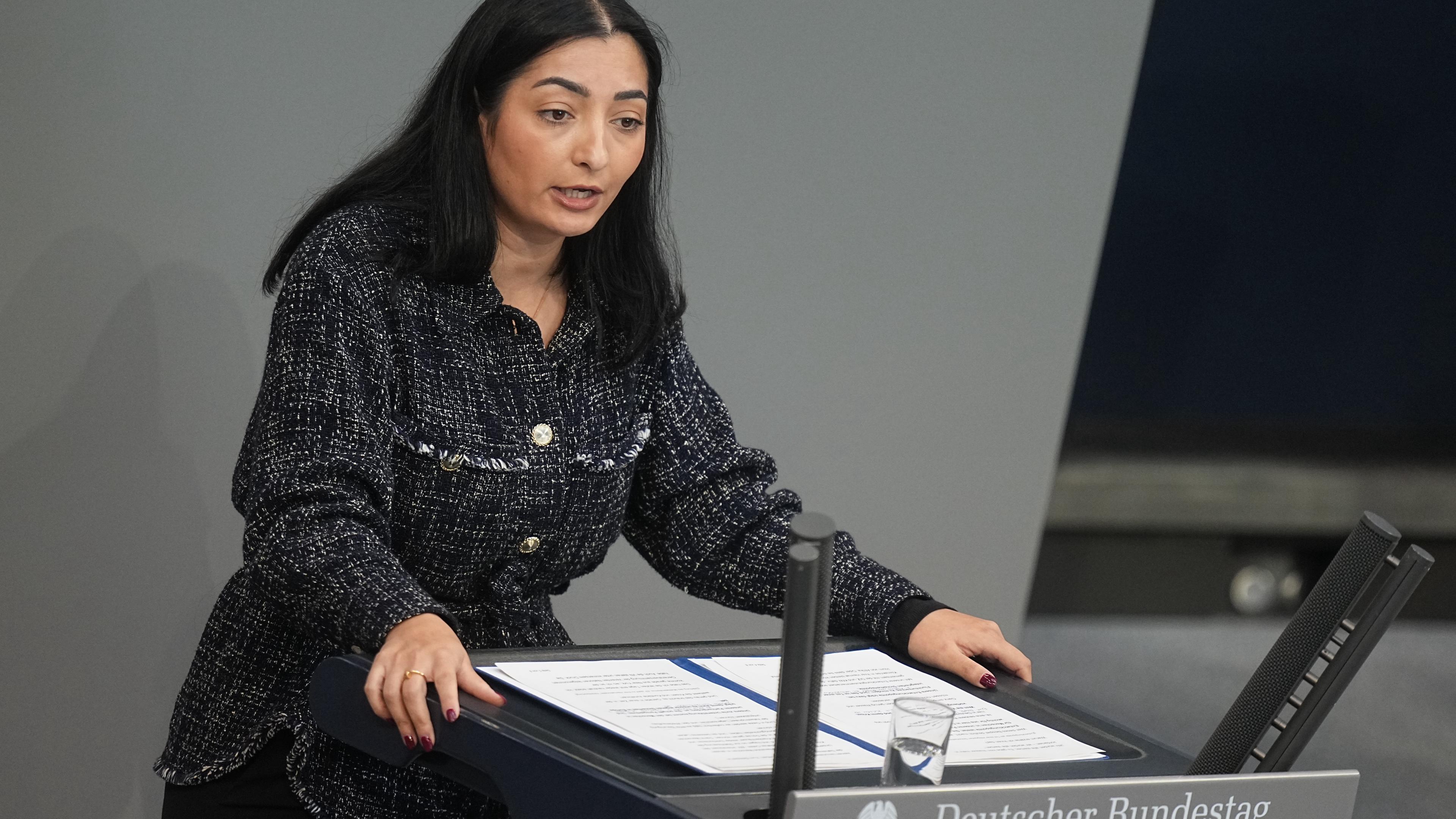 Reem Alabali Radovan (SPD), Bundesministerin für Wirtschaftliche Zusammenarbeit und Entwicklung, spricht in der Generaldebatte in der Haushaltswoche im Bundestag
