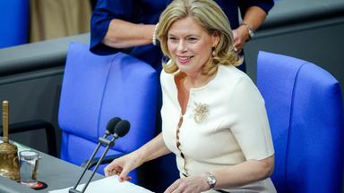 ulia Klöckner (CDU), Bundestagspräsidentin, nimmt im Bundestag an der Fortsetzung der Haushaltsberatungen teil.